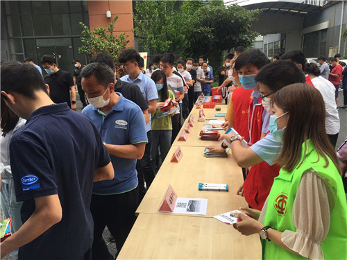 綜治進(jìn)企業(yè)6_副本.jpg 綜治進(jìn)企業(yè)6_副本.jpg