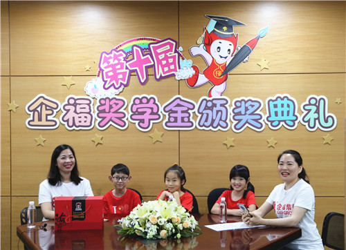 獎(jiǎng)學(xué)金2_副本.jpg 獎(jiǎng)學(xué)金2_副本.jpg