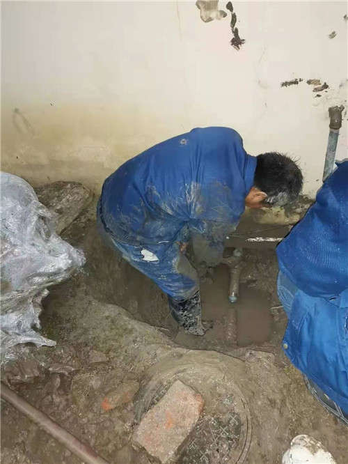 搶修5_副本.jpg 搶修5_副本.jpg