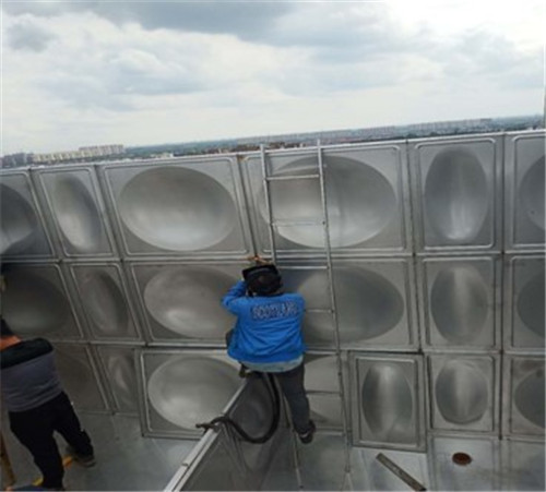 綠地大樓水箱后1_副本.jpg 綠地大樓水箱后1_副本.jpg