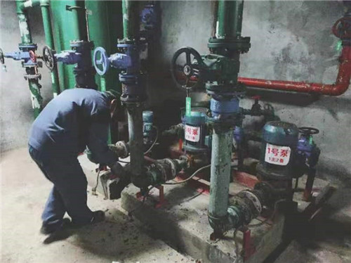 創(chuàng)億園管道除銹保養(yǎng) 前_副本_副本.jpg