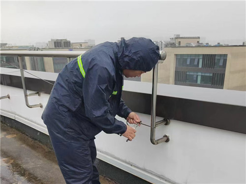 臺(tái)風(fēng)前 (1)_副本.jpg 臺(tái)風(fēng)前 (1)_副本.jpg