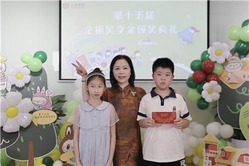 獎(jiǎng)學(xué)金2_副本.jpg 獎(jiǎng)學(xué)金2_副本.jpg