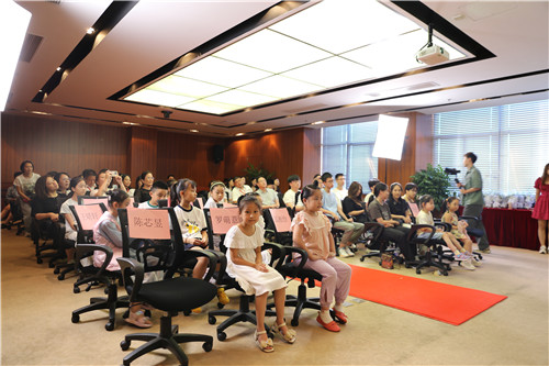 獎(jiǎng)學(xué)金5_副本.jpg 獎(jiǎng)學(xué)金5_副本.jpg