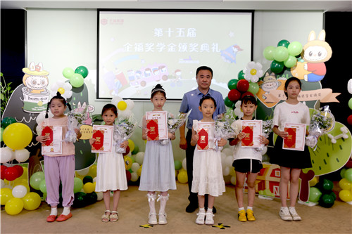 獎(jiǎng)學(xué)金7_副本.jpg 獎(jiǎng)學(xué)金7_副本.jpg